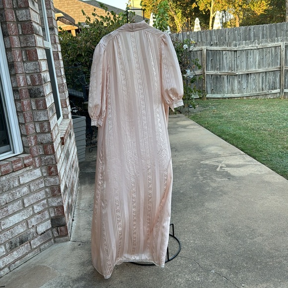 Vintage Christian Dior Peach Gown Robe Set Brocade Pegnoir Set Shiny Union Made - Picture 12 of 15